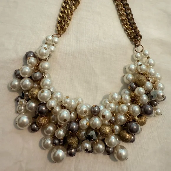 Elegant Pearl Cluster Necklace - Picture 2 of 3